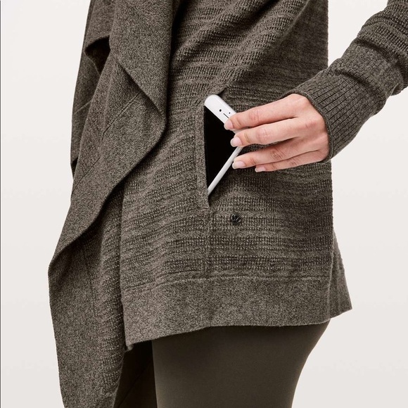 Lululemon | Find Your  Calm Wrap - Picture 4 of 10